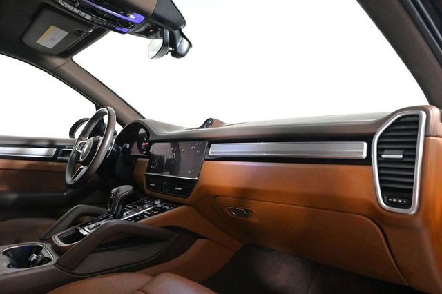 2023 Porsche Cayenne Platinum Edition - 23022154 - 16