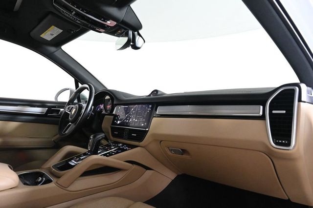 2023 Porsche Cayenne Platinum Edition - 23023072 - 16