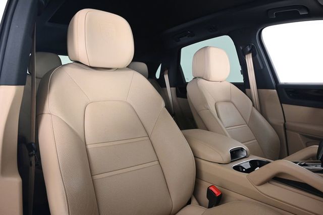 2023 Porsche Cayenne Platinum Edition - 23025454 - 17