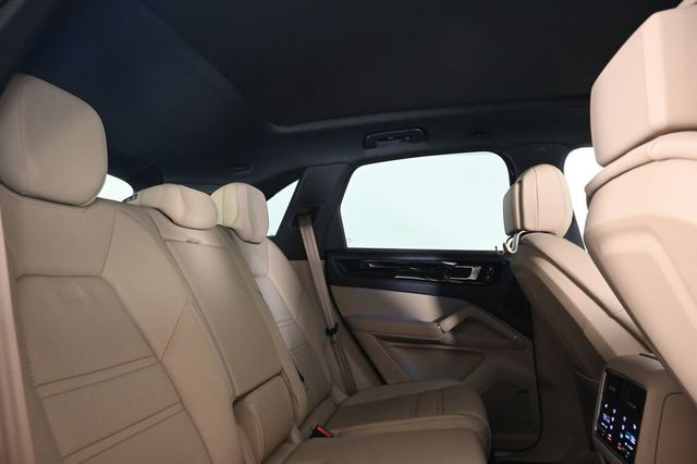 2023 Porsche Cayenne Platinum Edition - 23025454 - 18