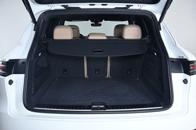 2023 Porsche Cayenne Platinum Edition - 23025454 - 27
