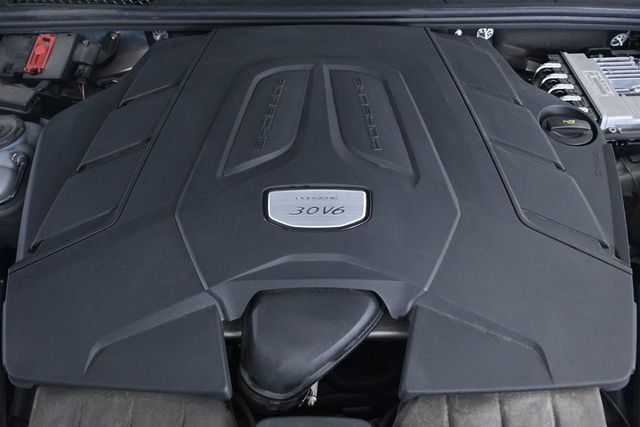 2023 Porsche Cayenne Platinum Edition - 23025454 - 28
