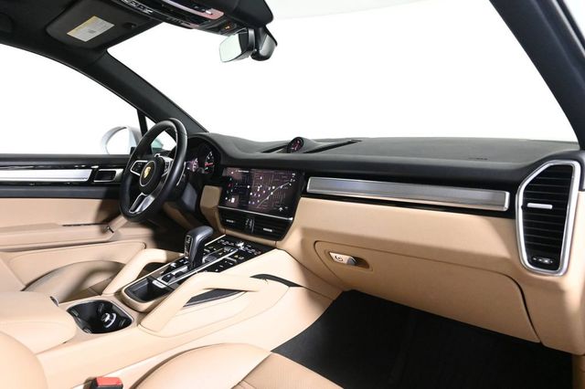 2023 Porsche Cayenne Platinum Edition - 23032755 - 16