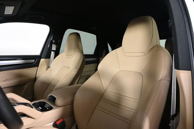 2023 Porsche Cayenne Platinum Edition - 23032755 - 4