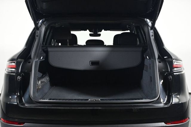 2023 Porsche Cayenne Platinum Edition - 23036326 - 26