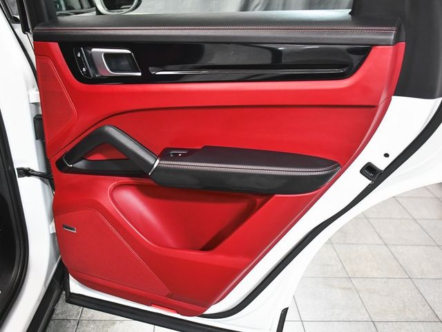 2023 Porsche Cayenne Platinum Edition - 22941057 - 14