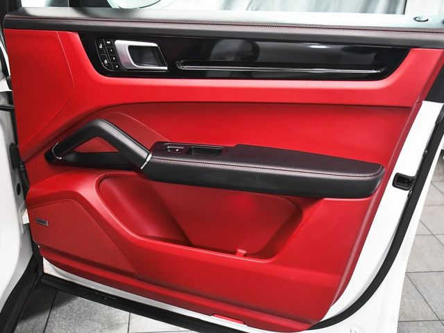 2023 Porsche Cayenne Platinum Edition - 22941057 - 17