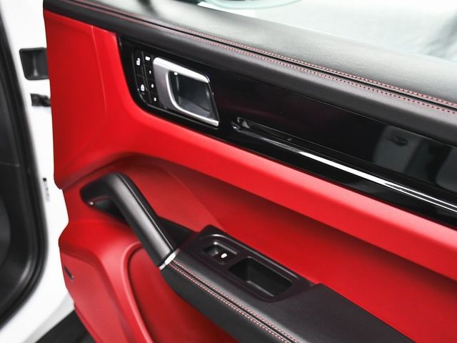 2023 Porsche Cayenne Platinum Edition - 22941057 - 18