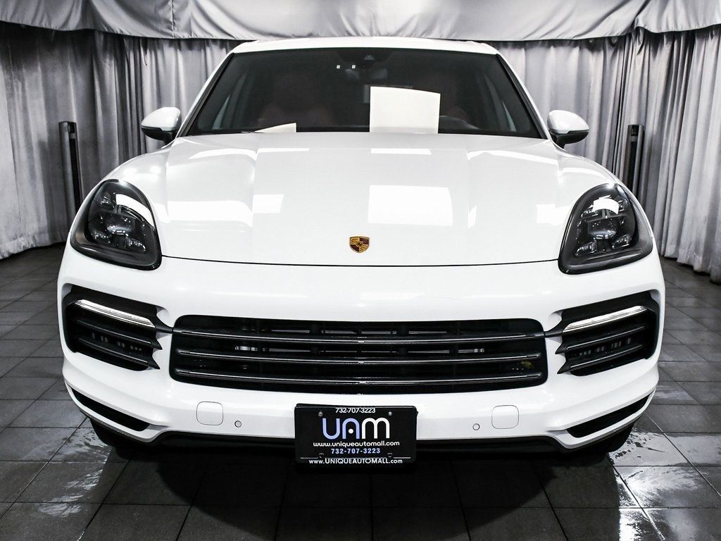 2023 Porsche Cayenne Platinum Edition photo 2