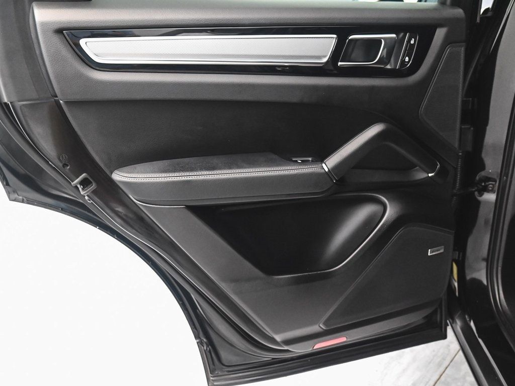 2023 Porsche Cayenne Platinum Edition photo 12