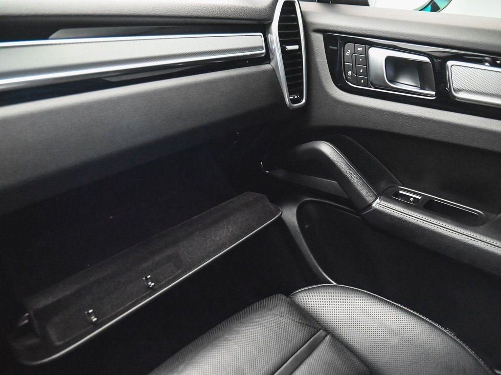 2023 Porsche Cayenne Platinum Edition photo 16