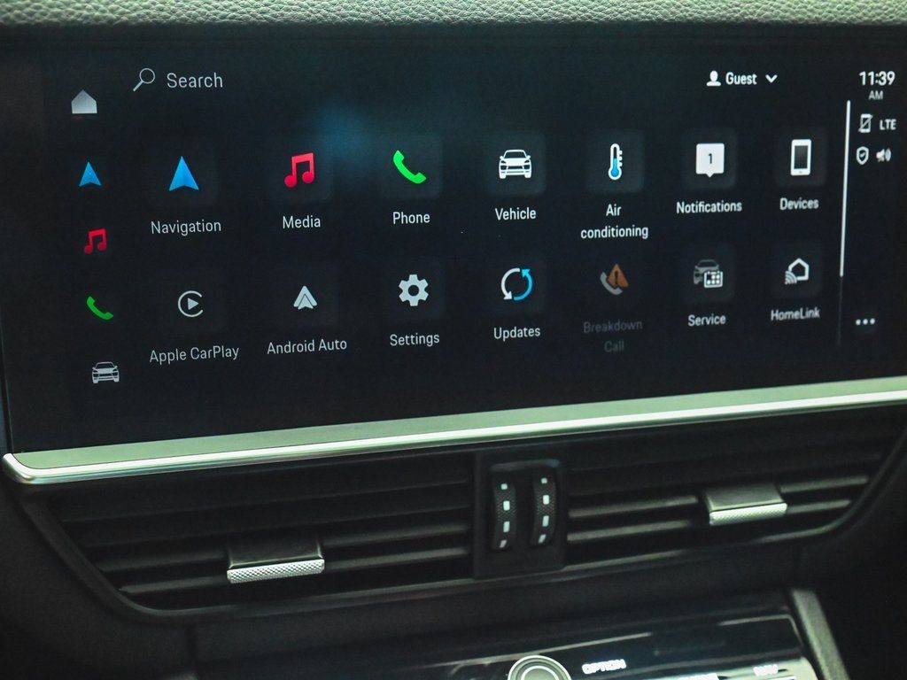 2023 Porsche Cayenne Platinum Edition photo 17