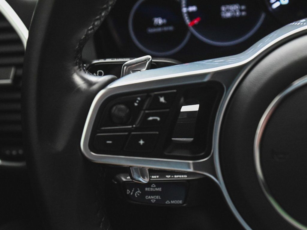 2023 Porsche Cayenne Platinum Edition photo 22