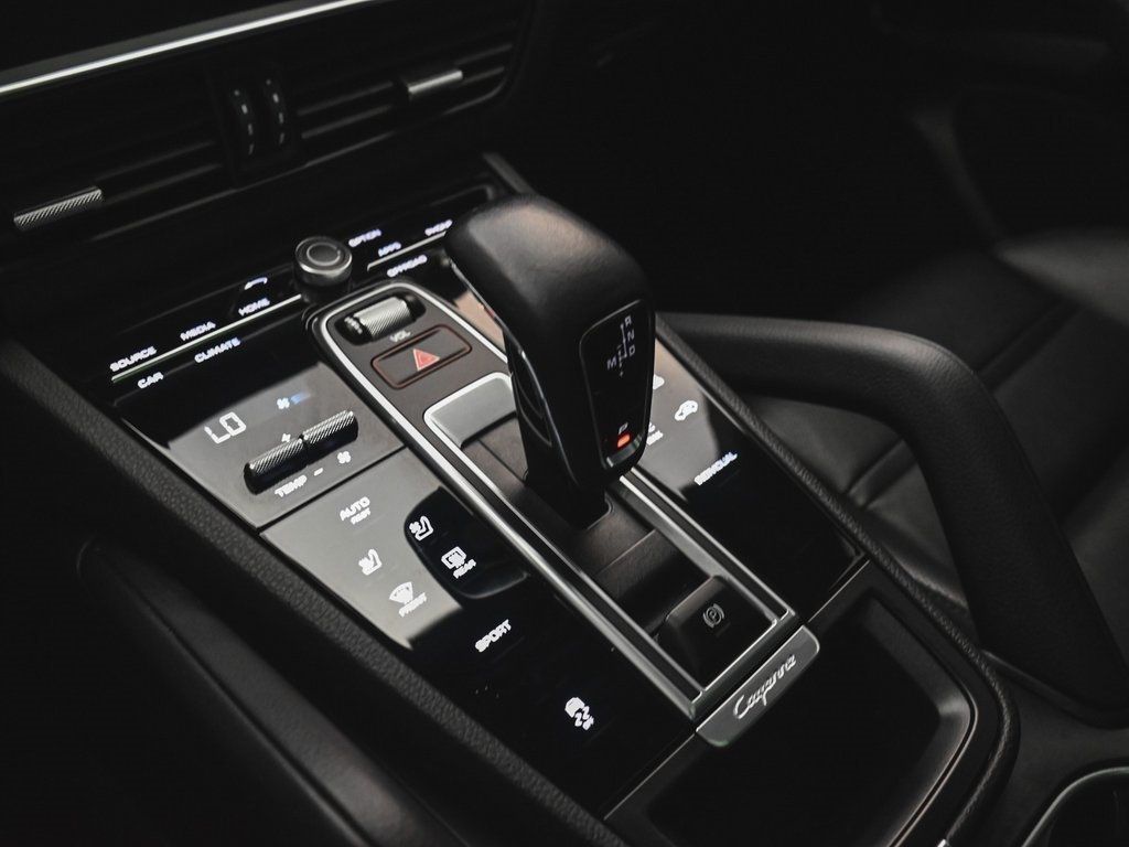 2023 Porsche Cayenne Platinum Edition photo 25