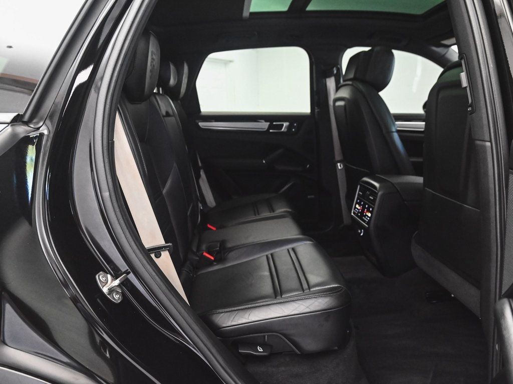 2023 Porsche Cayenne Platinum Edition photo 29