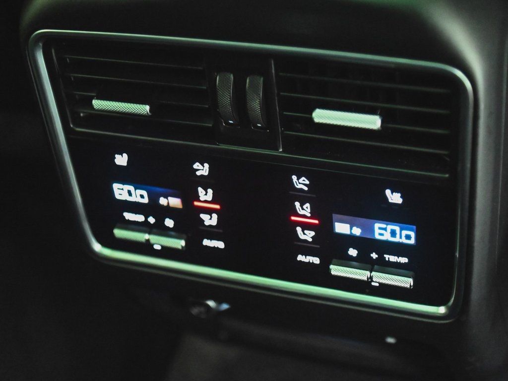 2023 Porsche Cayenne Platinum Edition photo 31
