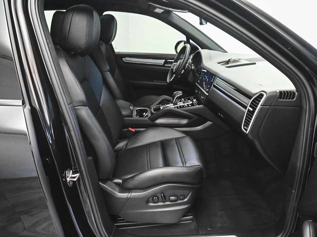 2023 Porsche Cayenne Platinum Edition photo 32