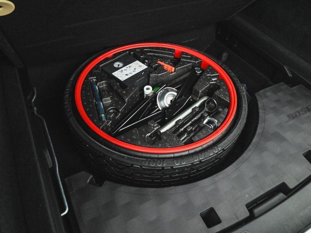 2023 Porsche Cayenne Platinum Edition photo 35