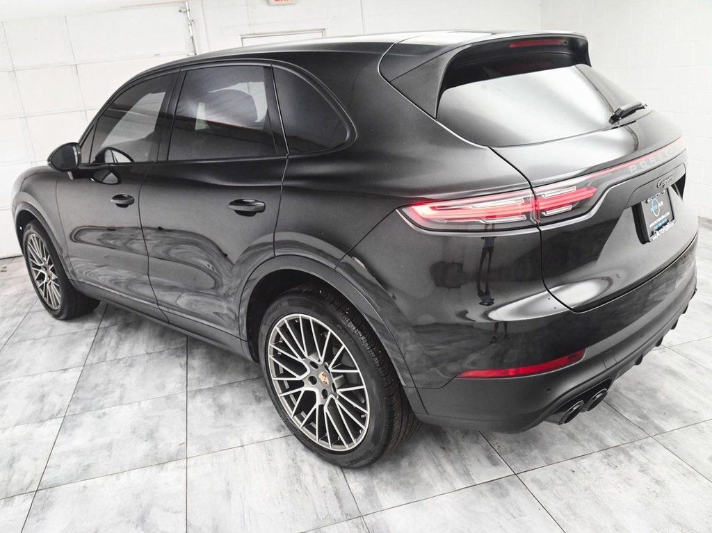 2023 Porsche Cayenne Platinum Edition photo 4