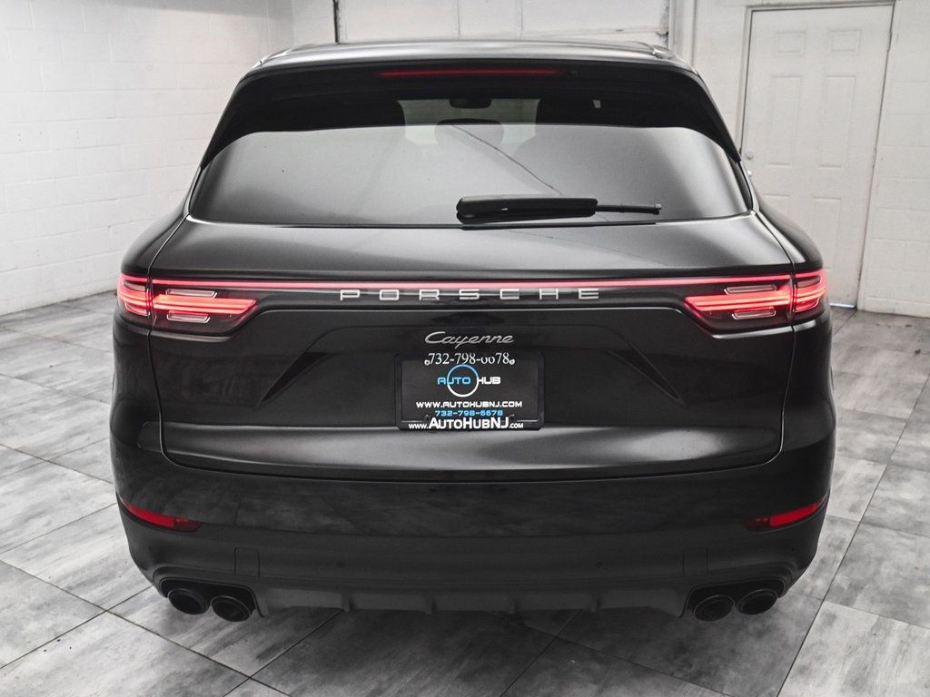 2023 Porsche Cayenne Platinum Edition photo 5