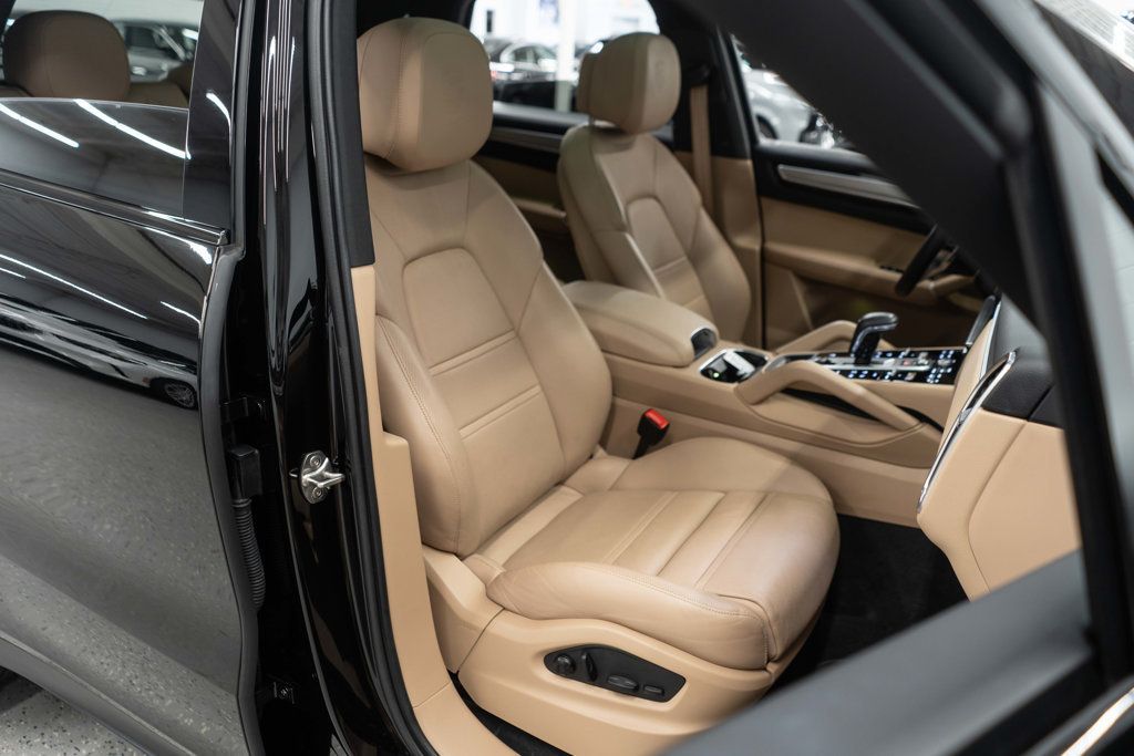 2023 Porsche Cayenne Platinum Edition photo 9