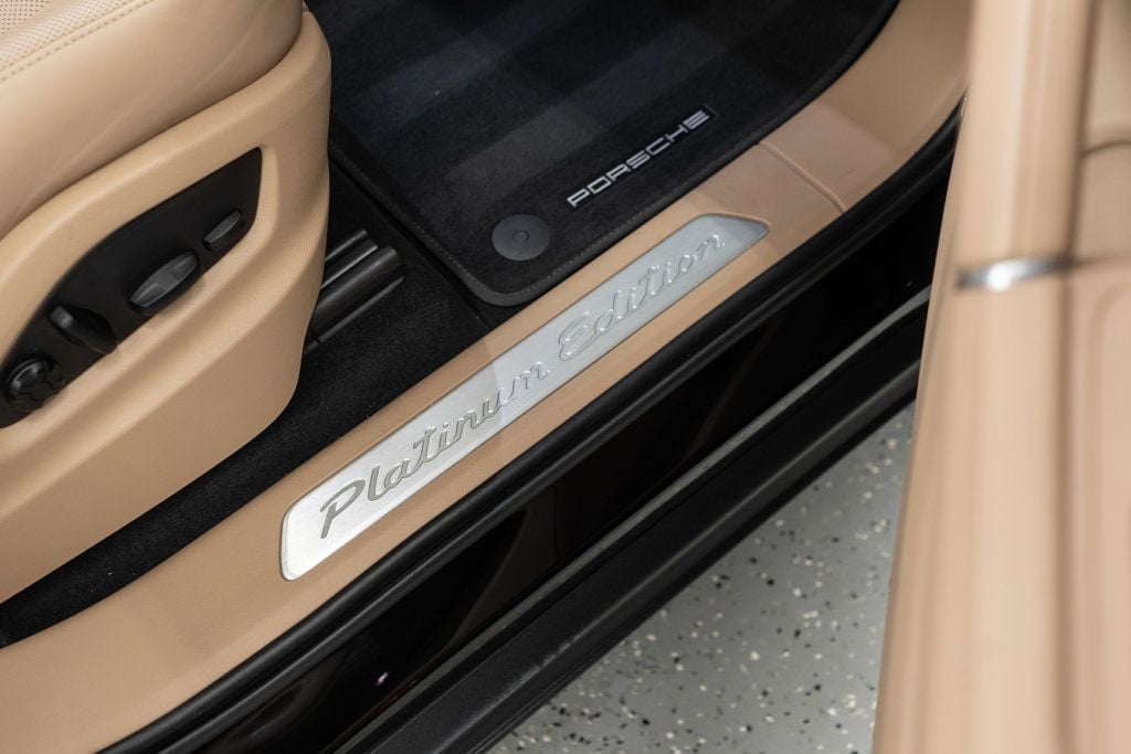 2023 Porsche Cayenne Platinum Edition photo 10
