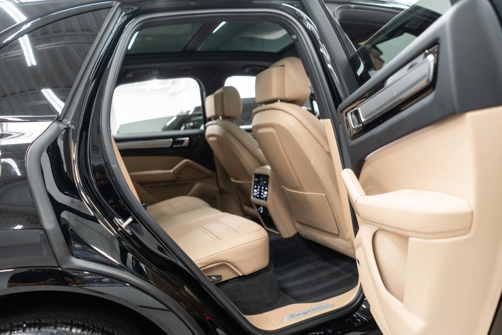 2023 Porsche Cayenne Platinum Edition photo 11