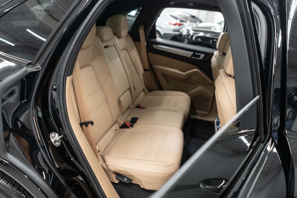 2023 Porsche Cayenne Platinum Edition photo 12