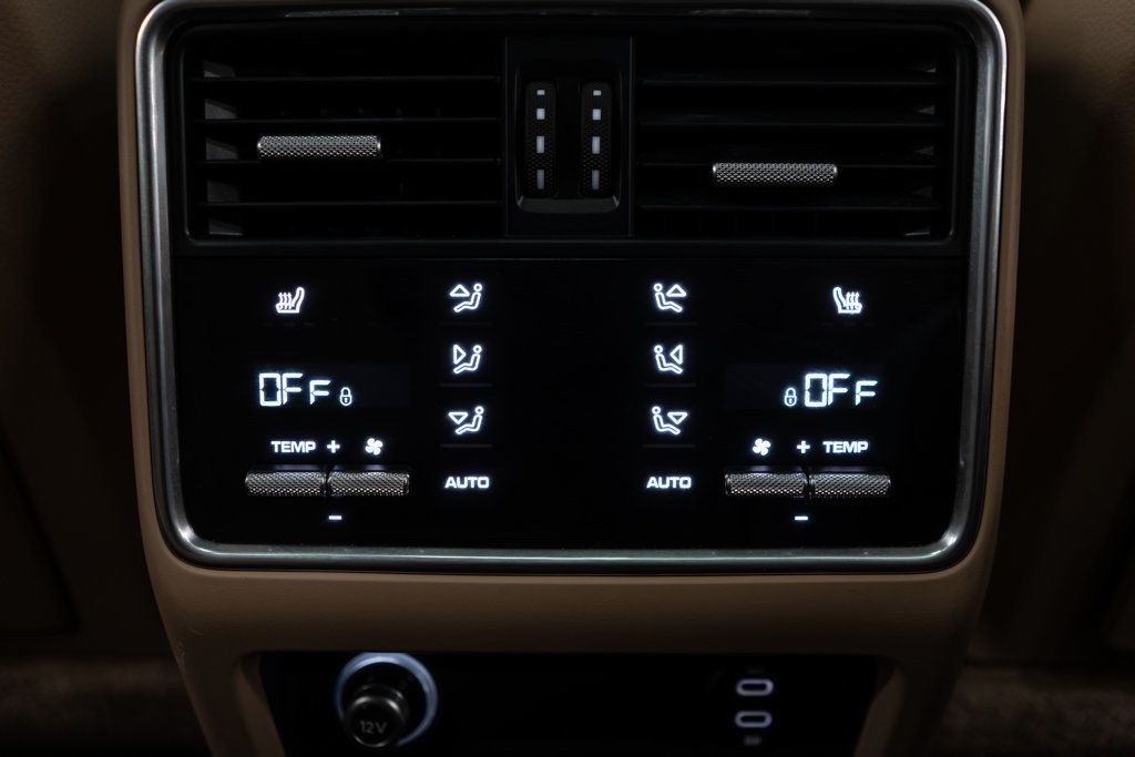 2023 Porsche Cayenne Platinum Edition photo 13