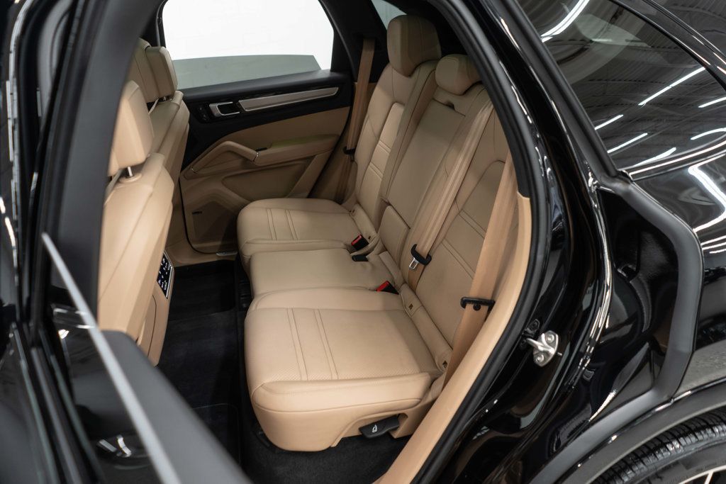 2023 Porsche Cayenne Platinum Edition photo 14
