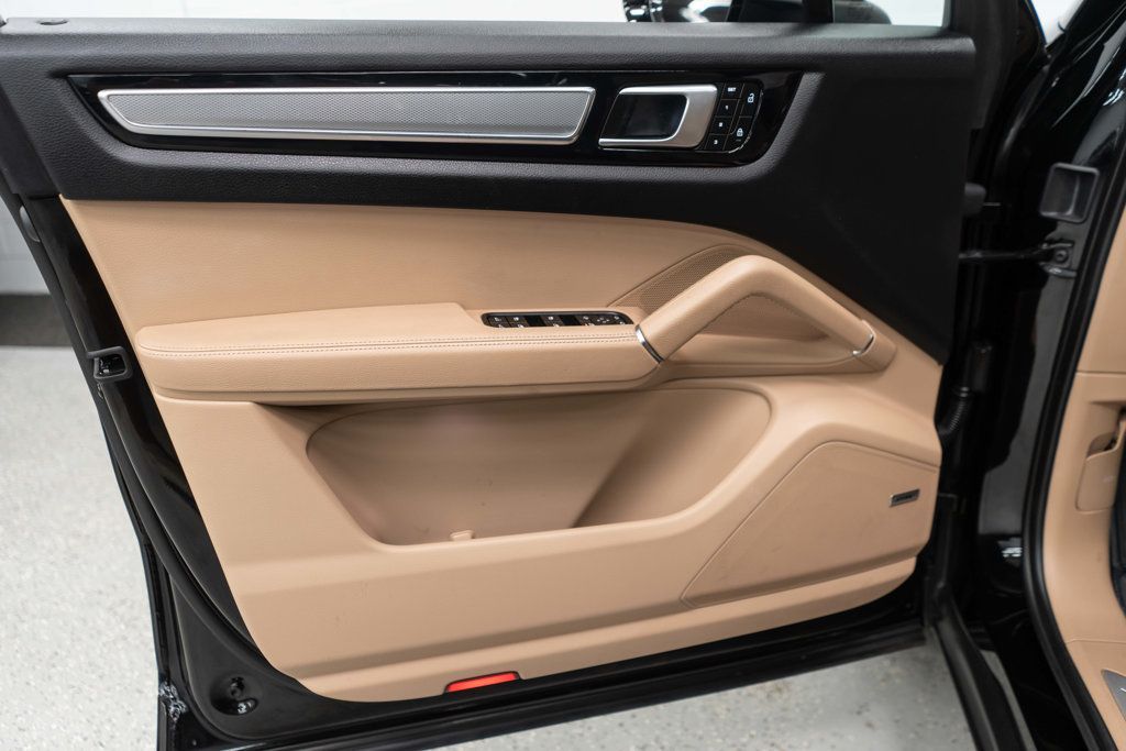 2023 Porsche Cayenne Platinum Edition photo 15