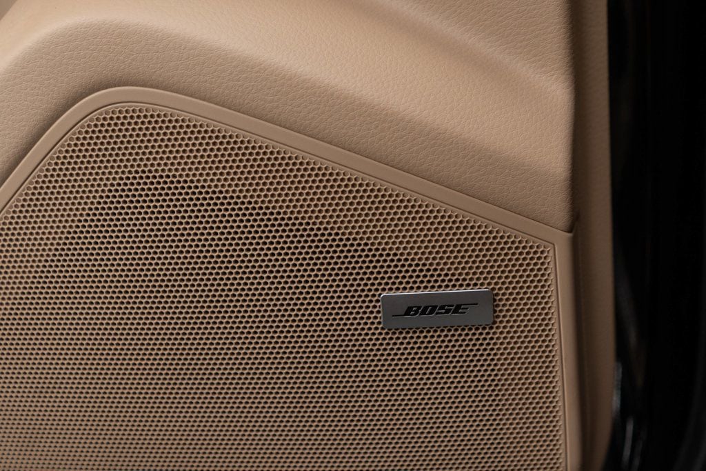 2023 Porsche Cayenne Platinum Edition photo 16