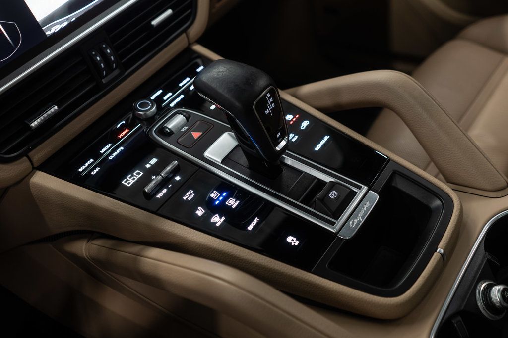 2023 Porsche Cayenne Platinum Edition photo 18