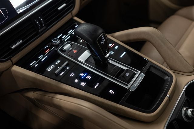 2023 Porsche Cayenne Platinum Edition - 22908447 - 19