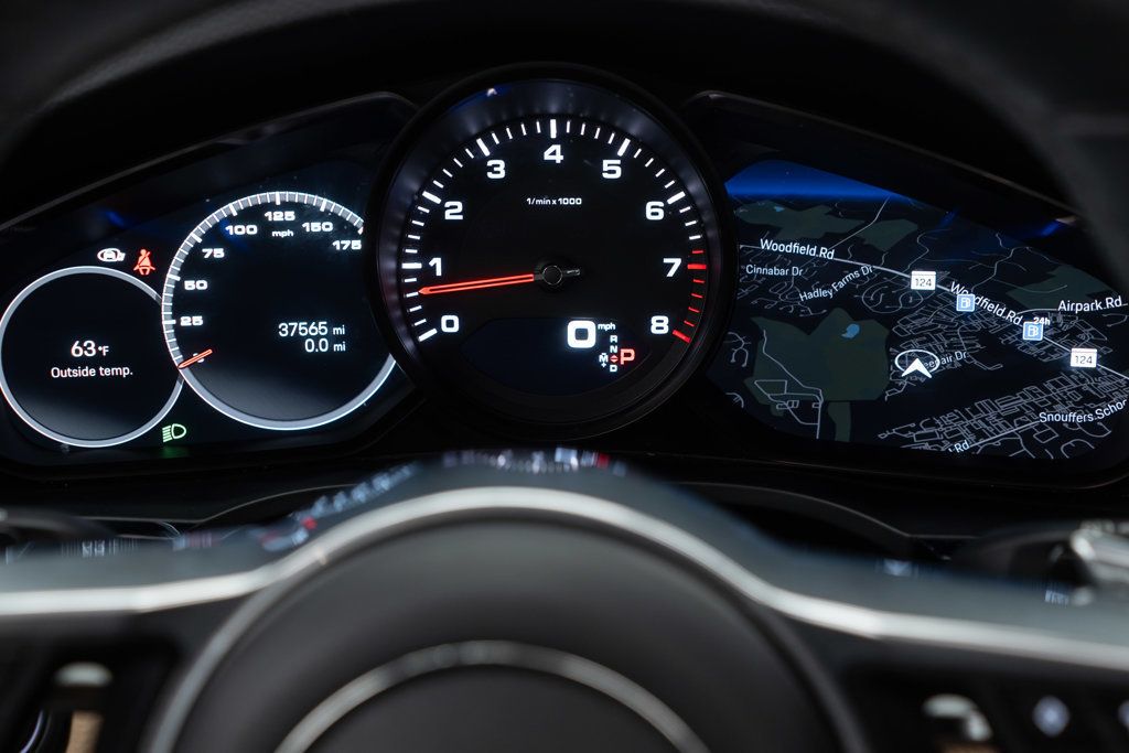 2023 Porsche Cayenne Platinum Edition photo 19