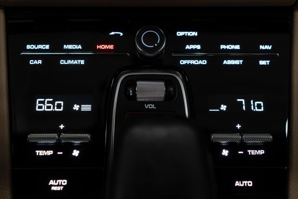 2023 Porsche Cayenne Platinum Edition photo 25