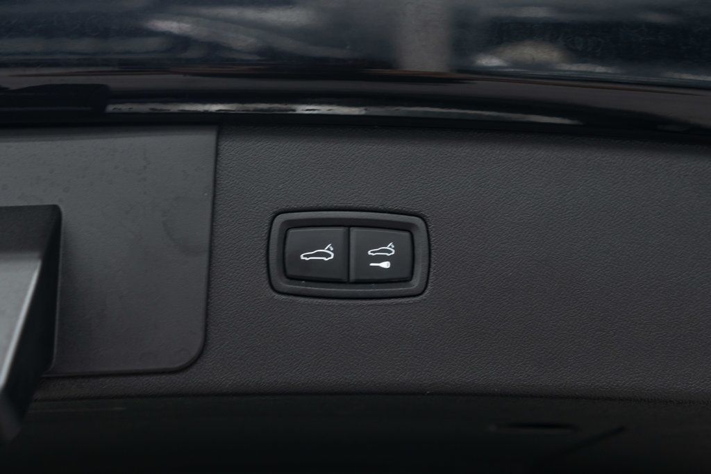 2023 Porsche Cayenne Platinum Edition photo 29