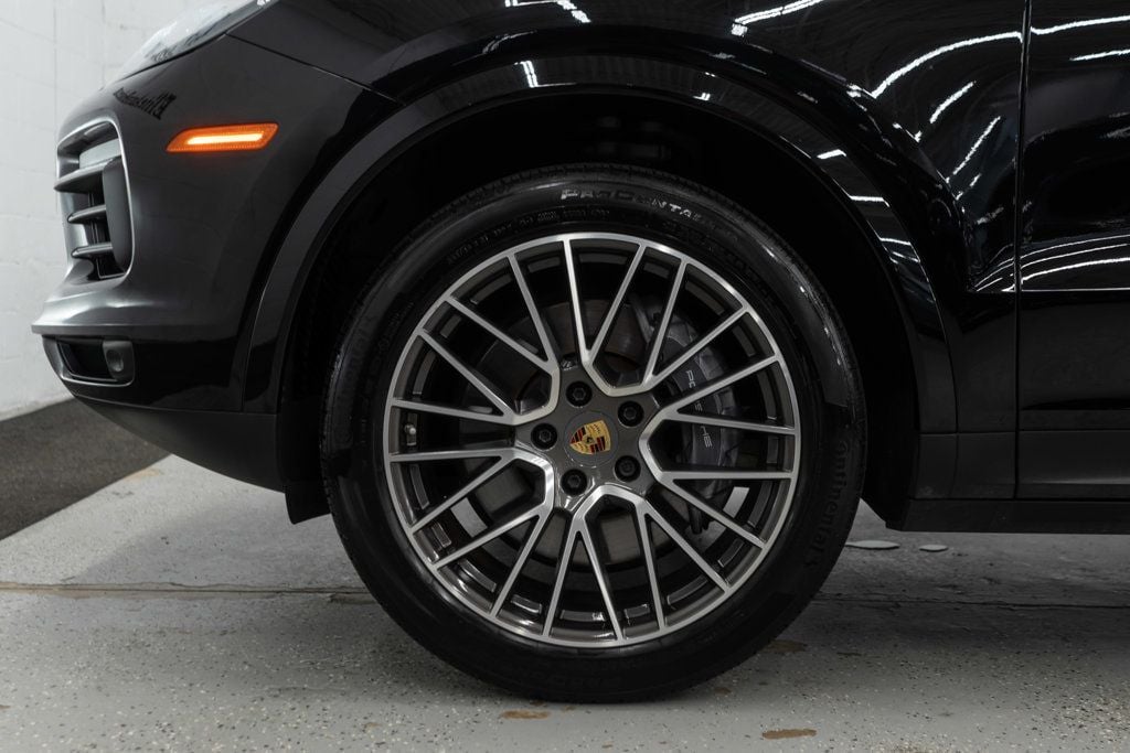 2023 Porsche Cayenne Platinum Edition photo 32