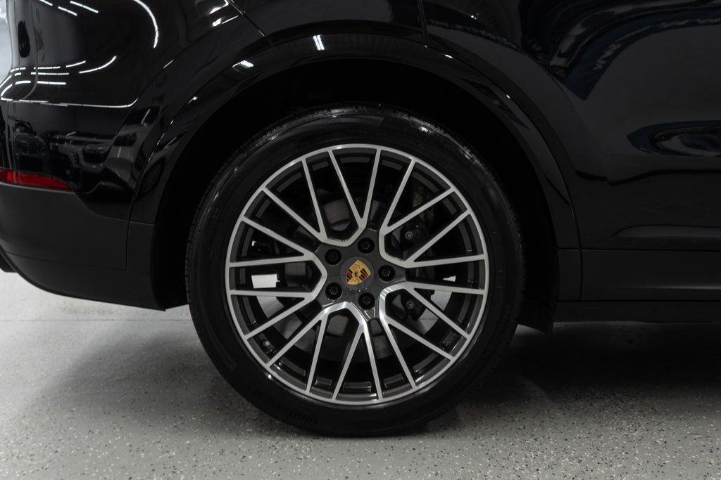 2023 Porsche Cayenne Platinum Edition photo 34