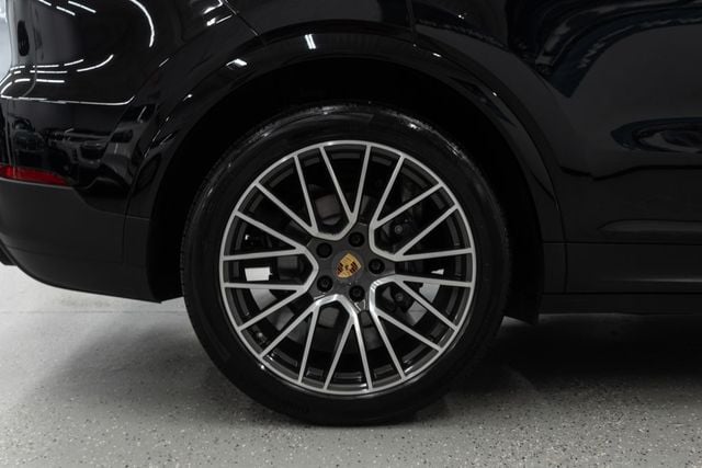 2023 Porsche Cayenne Platinum Edition - 22908447 - 37