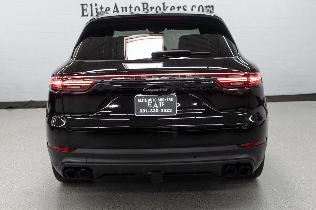 2023 Porsche Cayenne Platinum Edition photo 2