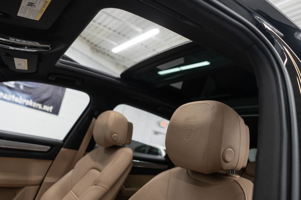 2023 Porsche Cayenne Platinum Edition photo 6