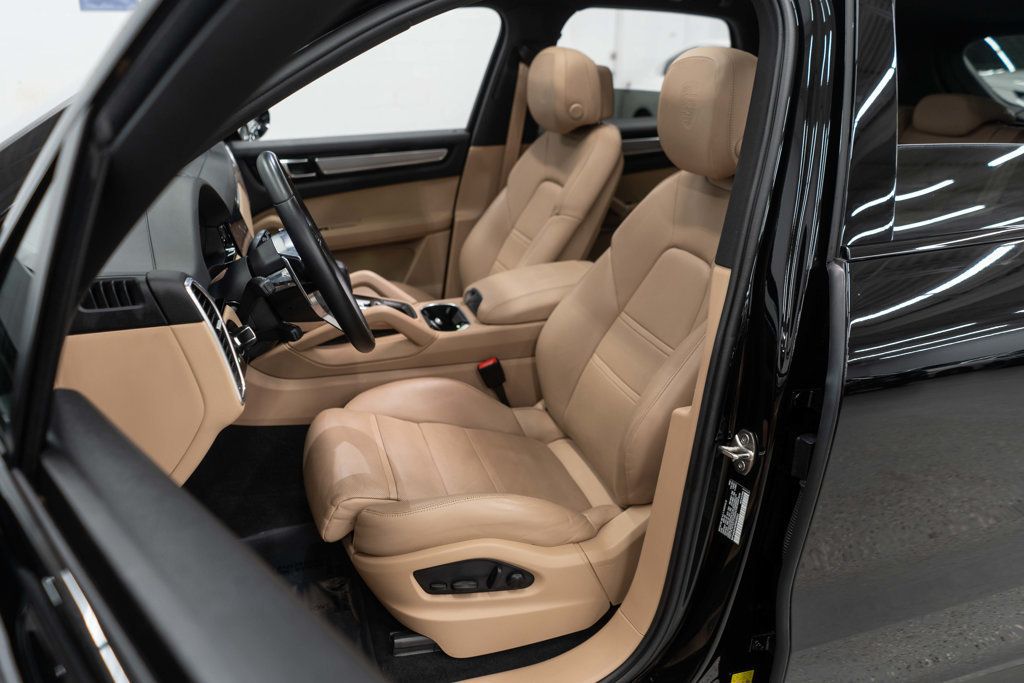 2023 Porsche Cayenne Platinum Edition photo 7