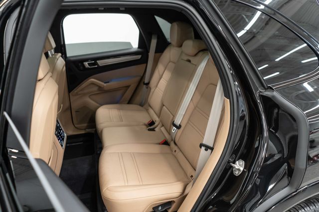2023 Porsche Cayenne Platinum Edition - 23051387 - 32