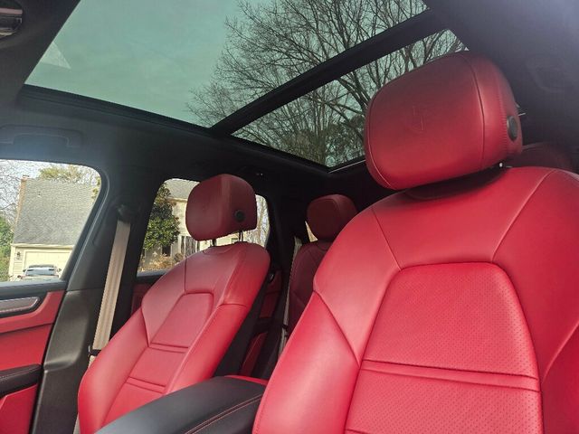 2023 Porsche Cayenne Platinum Edition - 22960787 - 11