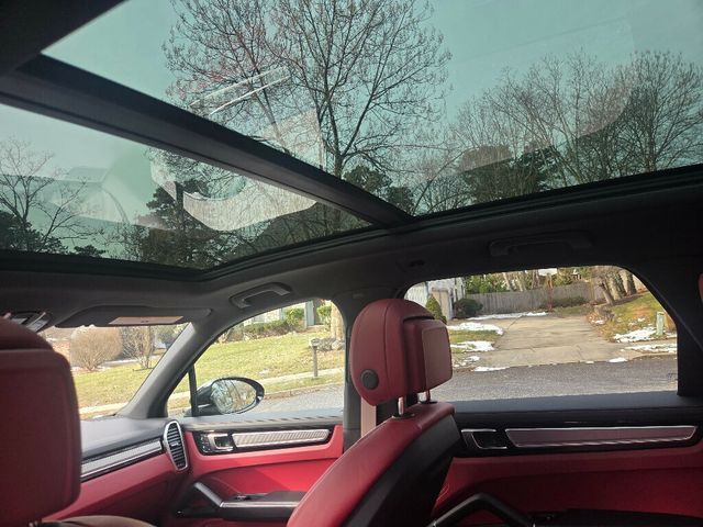 2023 Porsche Cayenne Platinum Edition - 22960787 - 15