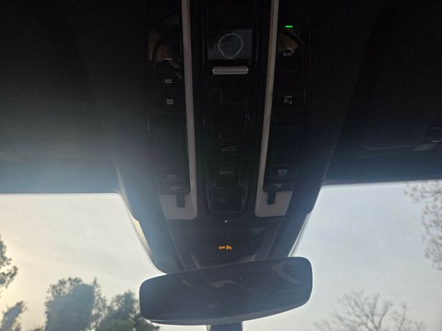 2023 Porsche Cayenne Platinum Edition - 22960787 - 28