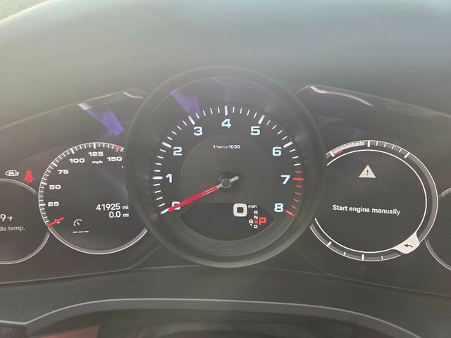 2023 Porsche Cayenne Platinum Edition - 22960787 - 29