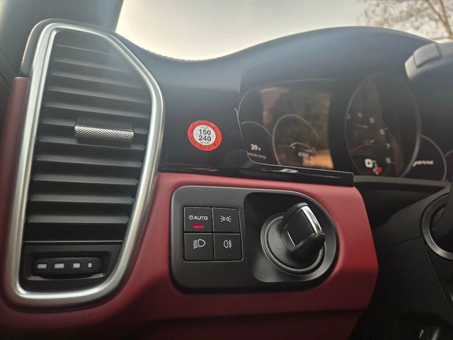 2023 Porsche Cayenne Platinum Edition - 22960787 - 30