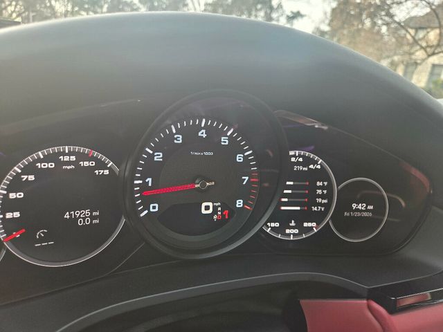 2023 Porsche Cayenne Platinum Edition - 22960787 - 31